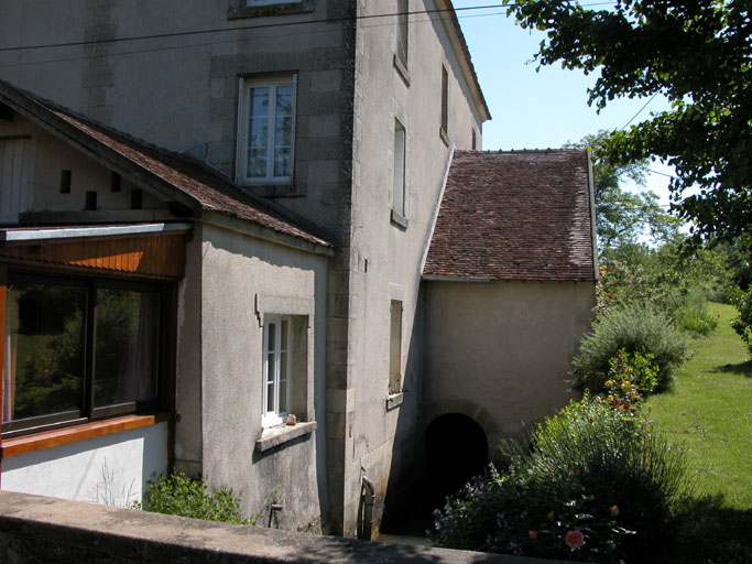 Vue du canal à côté du moulin, Place de la turbine.