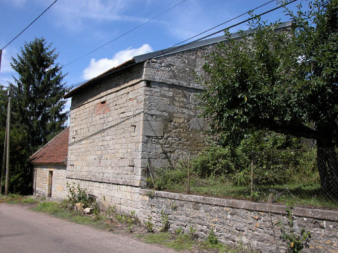 Vue du fourneau et de la moulerie à l'arrière.