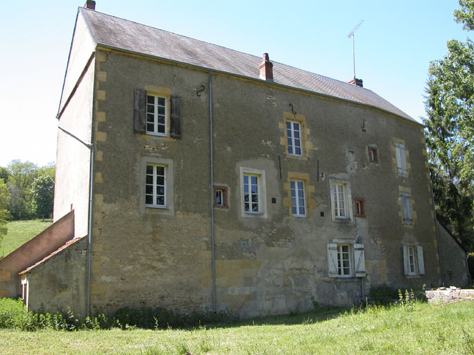Façade arrière du moulin vers l'ancien bief.