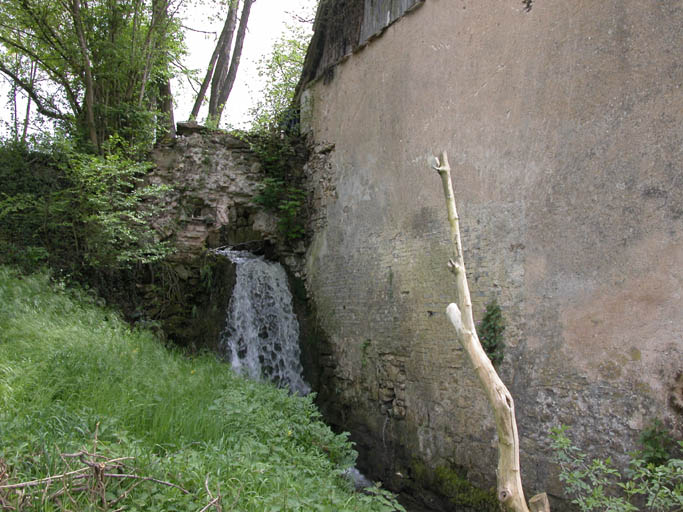 Ruine de l'emplacement de la roue.