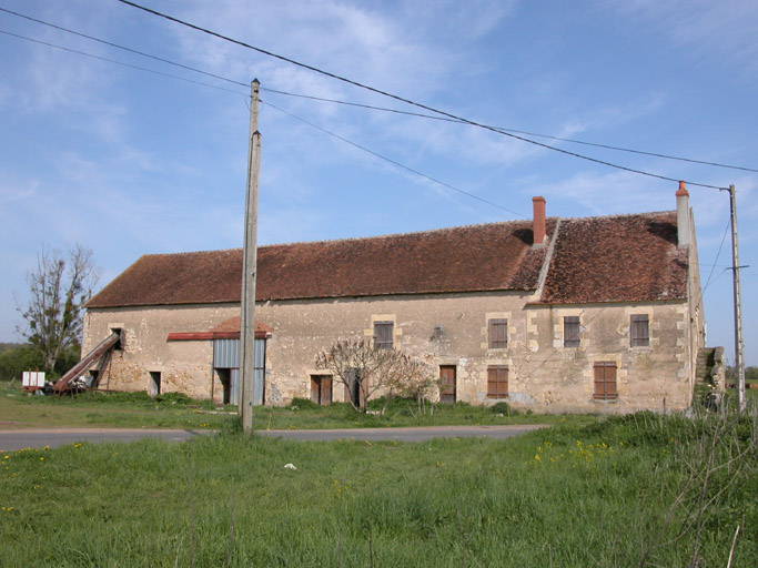 Vue de la grange avec le logement du fermier.
