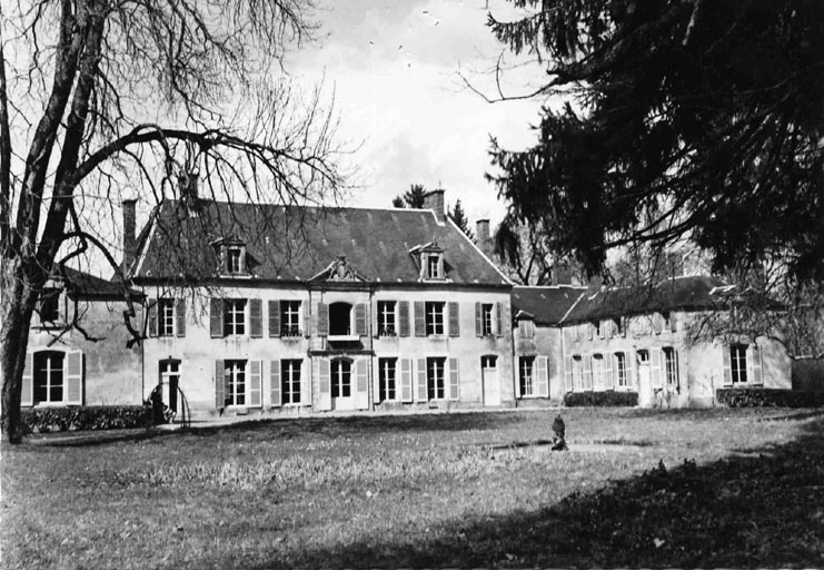 Vue du château de la Belouse.