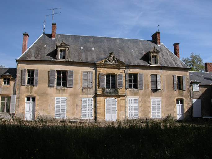 Façade avant du château.