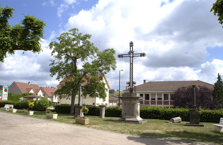 Croix de mission et calvaires.