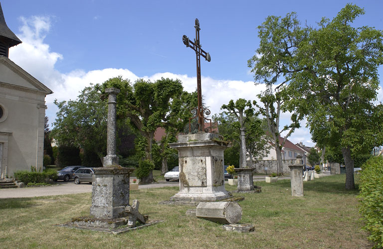 Croix de mission et calvaires.