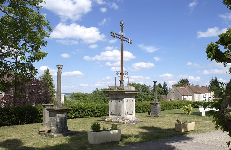 Croix de mission et calvaires.