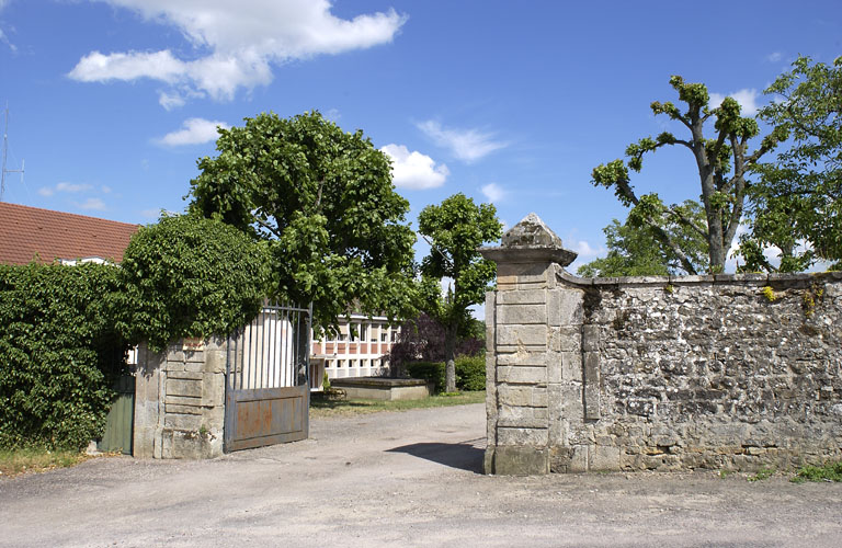 Portail d'entrée.
