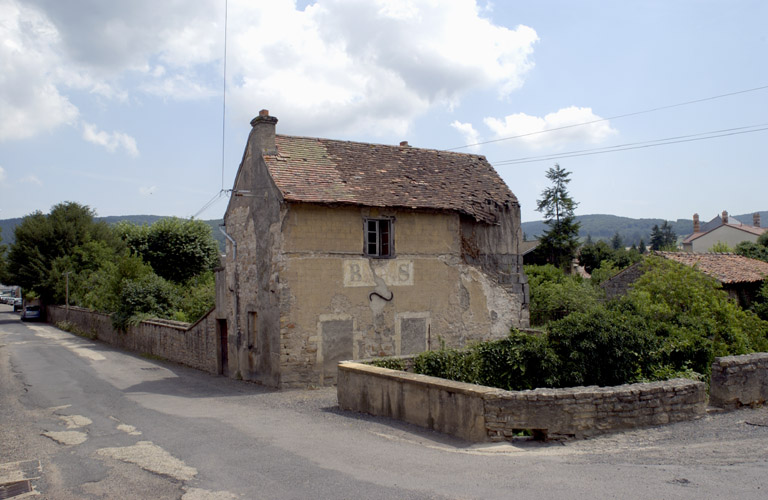 Anciens bains publics, bâtiment désaffecté.