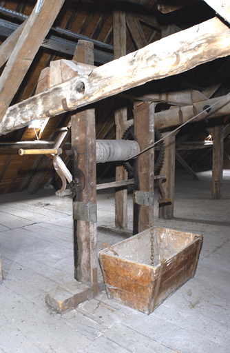 Grenier de l'aile gauche, instrument de levage du linge à sécher.