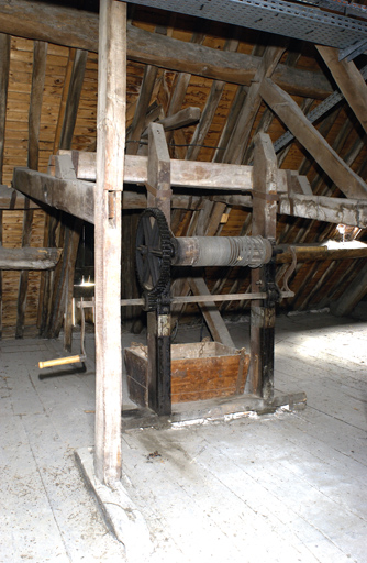 Grenier de l'aile gauche, instrument de levage du linge à sécher.