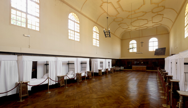 Ancienne salle des hommes, vue depuis l'entrée.