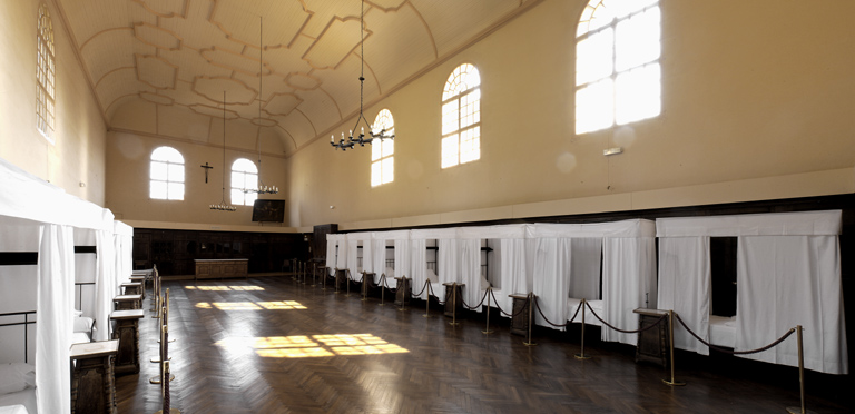 Ancienne salle des hommes, vue depuis l'entrée.