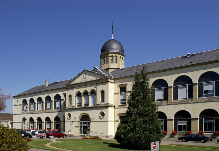 Façade antérieure, vue d'ensemble de la partie gauche.