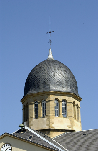 Détail de la coupole sur l'avant-corps central.