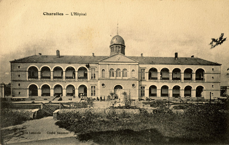 Vue d'ensemble de la façade antérieure, carte postale ancienne.