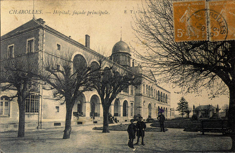 Vue d'ensemble de la façade antérieure, carte postale ancienne.