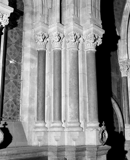 Chapelle, série de colonnettes bas-côté droit.