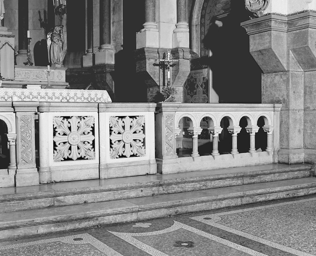 Chapelle, détail de la clôture du choeur.