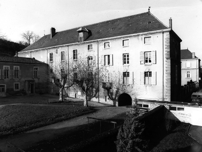 Aile gauche et communs avant extensions, vers 1950/1960.