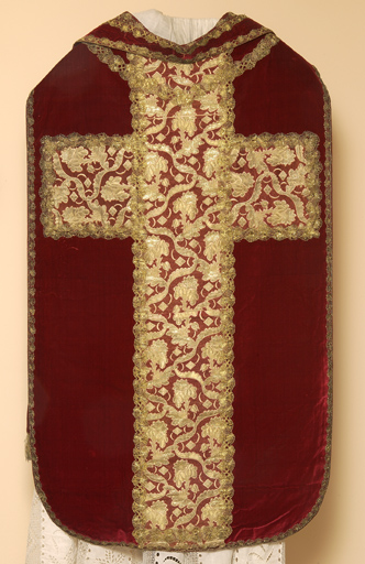 Ornement rouge : chasuble et étole