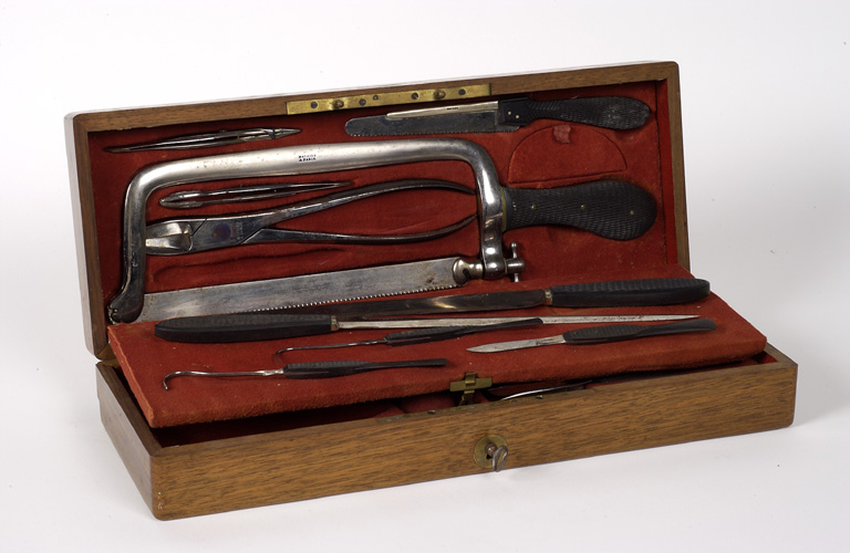 Instruments de chirurgie orthopédique.