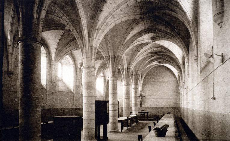 Salle gothique, réfectoire de l'ancien monastère. Carte postale du début du 20e siècle.