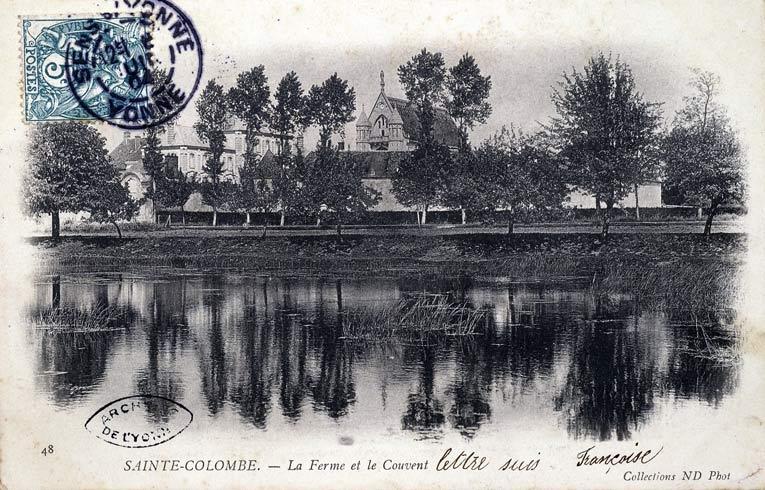 L'abbaye et sa ferme vues depuis l'Yonne. Carte postale du début du 20e siècle.