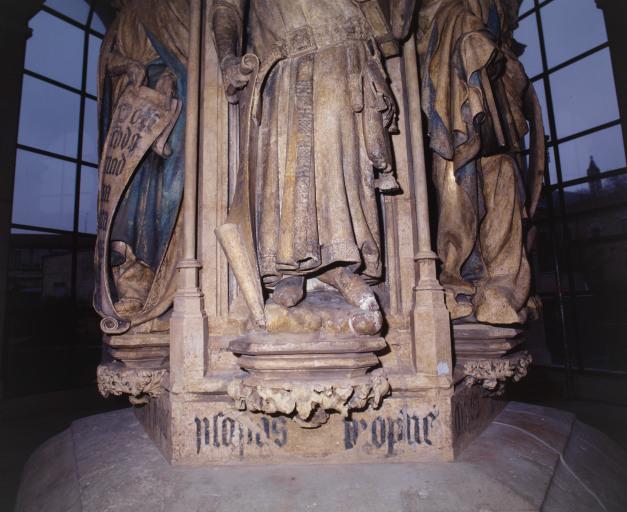 Console et inscription d'Isaïe.