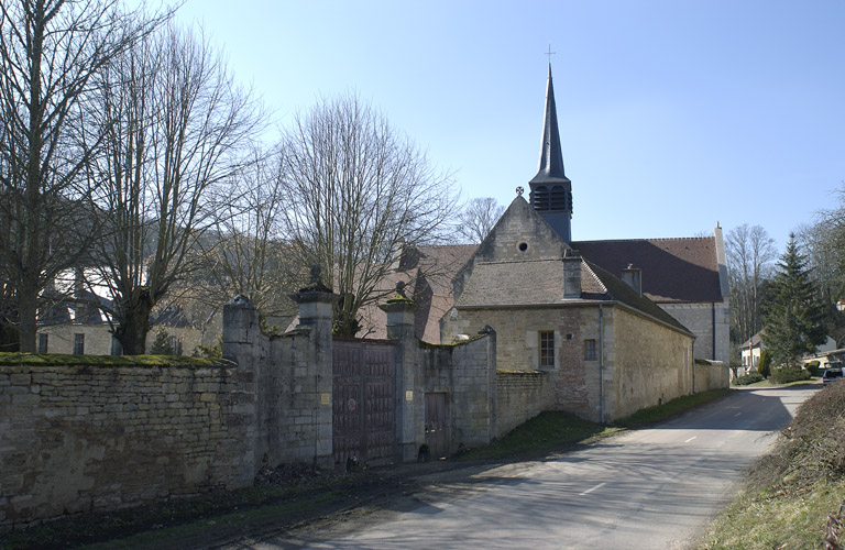 Mur de clôture nord et portail.