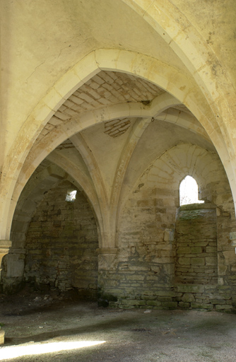 Cellier : rez-de-chaussée, salle sud (angle sud-ouest).