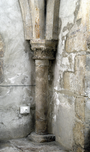 Chapelle dite des fondateurs : travée postérieure, colonne antérieure droite.