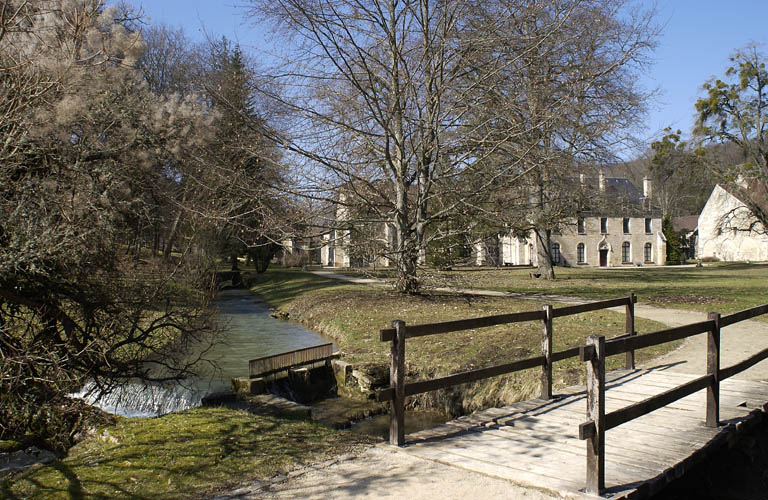 Vue du parc au sud-est des bâtiments conventuels.