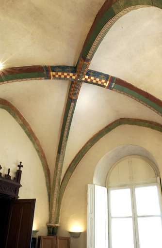 Partie sud de l'aile orientale : salle Garnier II de Sombernon : détail de la voûte d'ogives à décor peint.