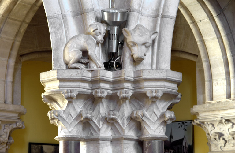 Bâtiment du réfectoire : réfectoire néo-gothique, décor sculpté.