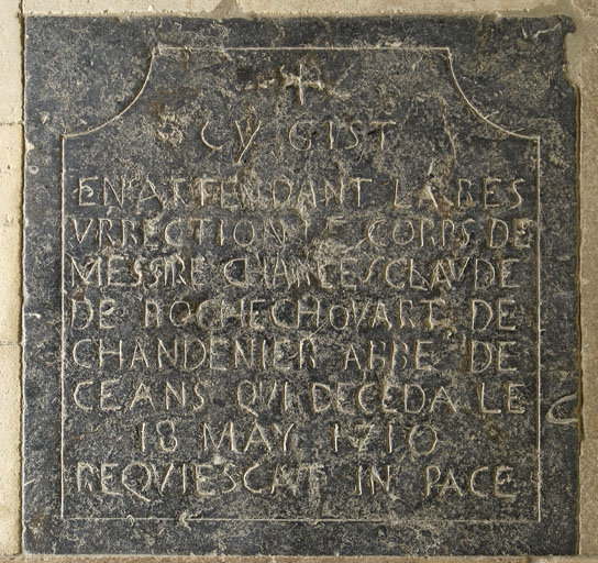 Dalle funéraire du fondateur Claude-Charles de Rochechouart de Chandenier. - © Inventaire général