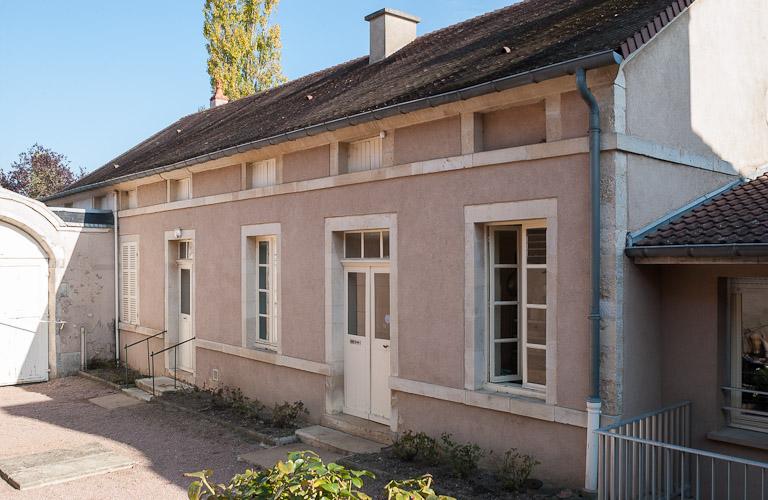 Corps de bâtiment à gauche de la cour principale : élévation sur cour.