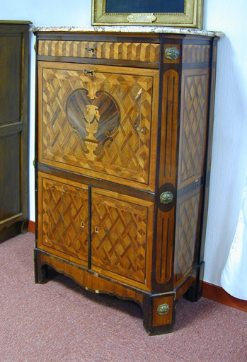 Bas d'armoire-secrétaire à abattant de style Louis XVI