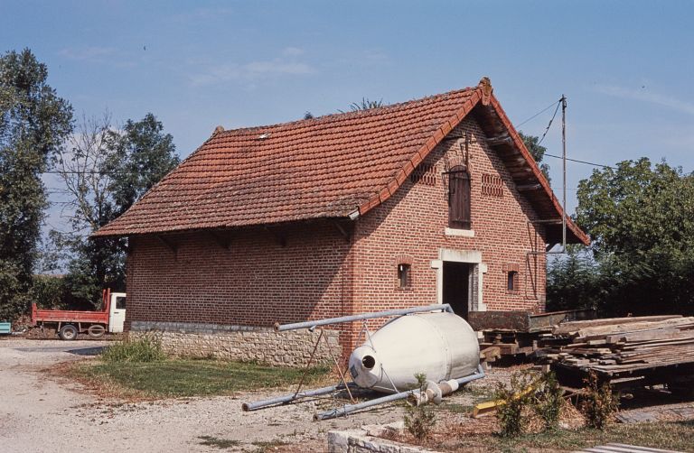 Les écuries.