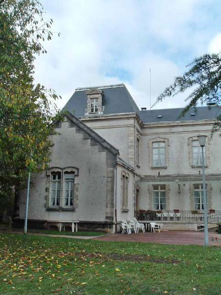 Vue partielle de l'aile gauche.