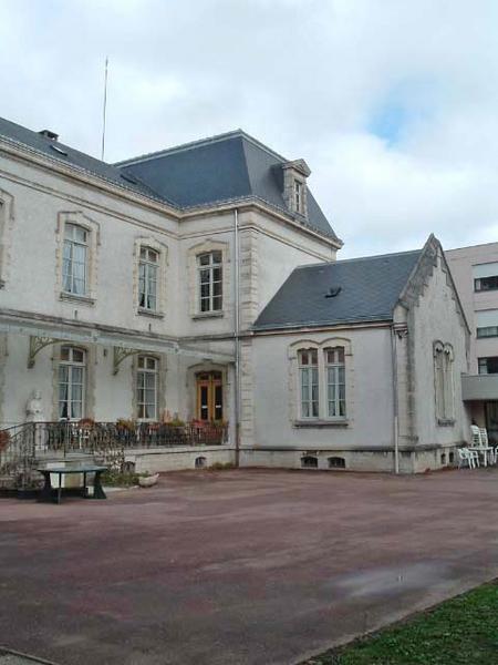 Vue partielle de l'aile droite.