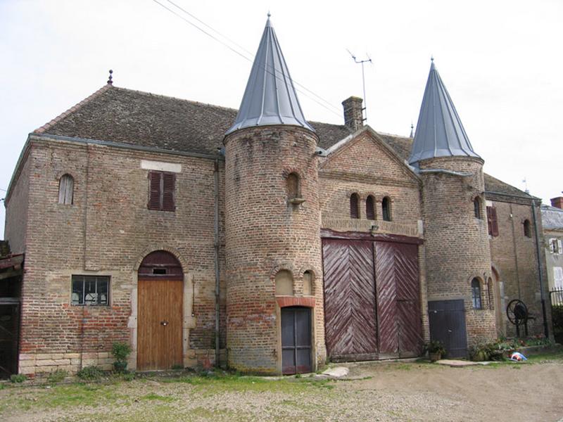 Vue d'ensemble de la façade.