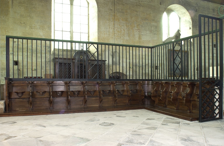 Vue de la partie droite des stalles et de la clôture de choeur.