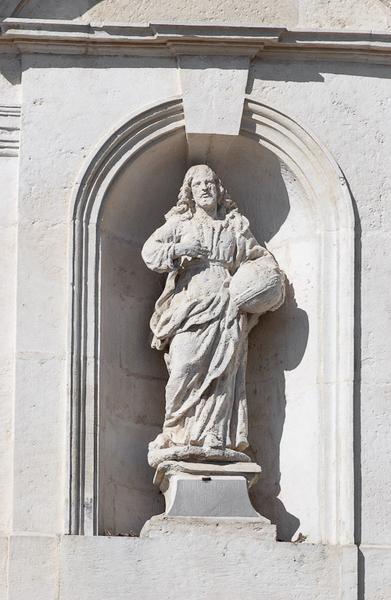 Façade sur rue : détail (statue : Salvator mundi).