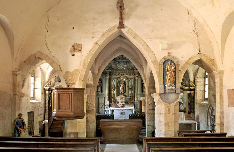 Vue du choeur et des chapelles.