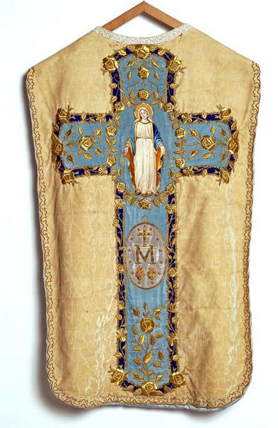 Vue d'ensemble de la chasuble.