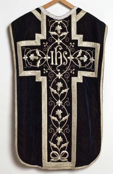 Vue d'ensemble de la chasuble.