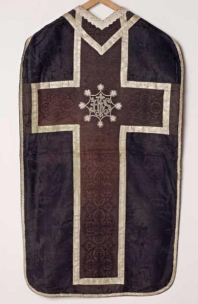 Vue d'ensemble de la chasuble.