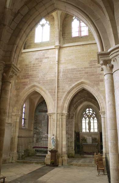 Bras nord du transept et les deux chapelles.