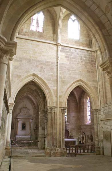 Bras sud du transept et les deux chapelles.