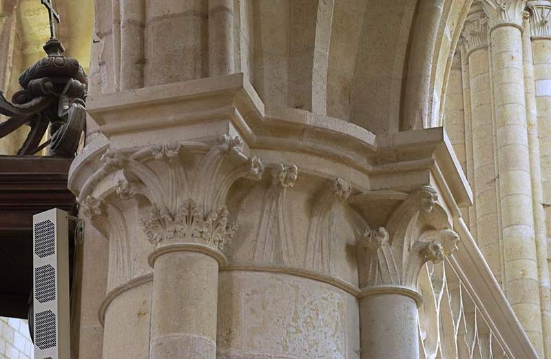 Croisée du transept, chapiteaux du pilier antérieur droit.